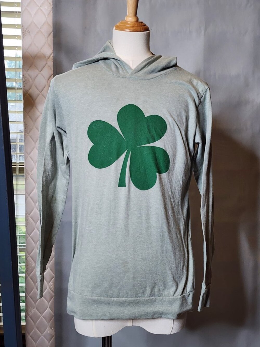 Urban Smalls boys medium green shamrock long sleeve tee light gray shirt - Picture 6 of 7